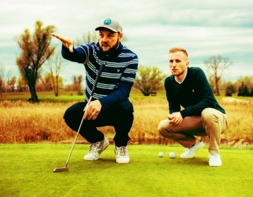 Pelson w sesji golfowej Lyle & Scott